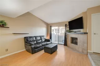 Photo #4: 2565946 Listing