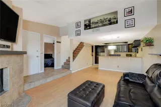 Photo #5: 2565946 Listing