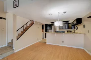 Photo #6: 2565946 Listing