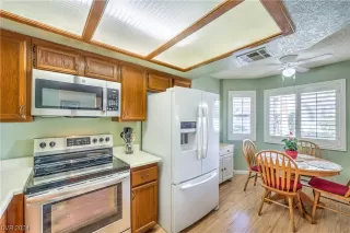 Photo #4: 2565950 Listing