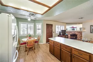 Photo #5: 2565950 Listing