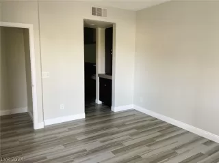 Photo #5: 2565998 Listing 