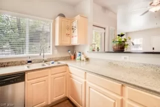 Photo #5: 2566002 Listing