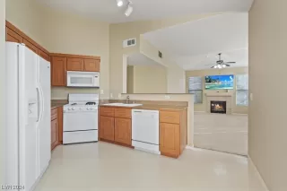 Photo #3: 2566006 Listing