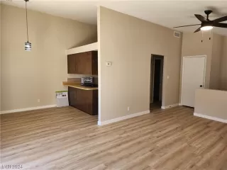 Photo #2: 2566018 Listing 