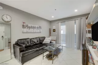 Photo #3: 2566054 Listing