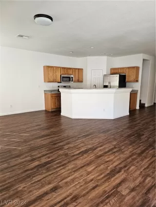 Photo #6: 2566072 Listing 