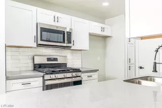 Photo #1: 2566086 Listing 