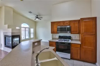 Photo #3: 2566091 Listing