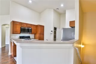 Photo #5: 2566091 Listing