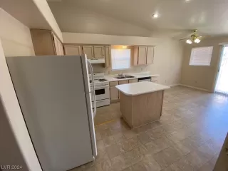 Photo #4: 2566092 Listing 