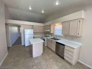 Photo #5: 2566092 Listing 