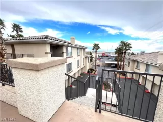 Photo #5: 2566094 Listing