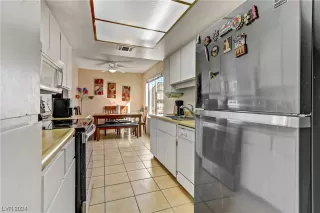 Photo #5: 2566157 Listing