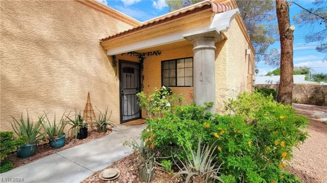 MLS: 2566165 Condo For Sale