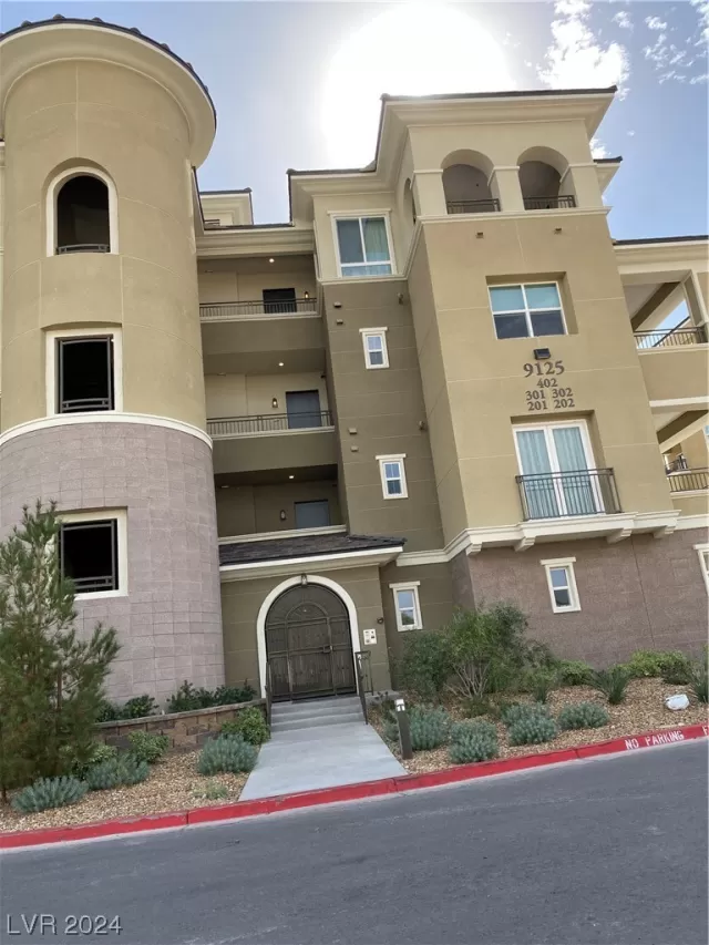 MLS: 2566175 Condo For Sale