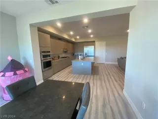Photo #3: 2566175 Listing