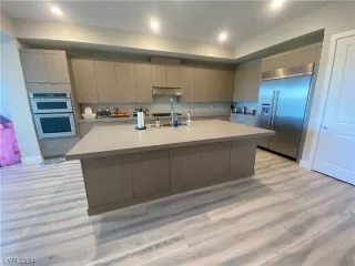 Photo #5: 2566175 Listing