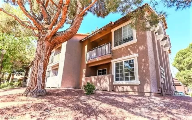 MLS: 2566181 Condo For Sale