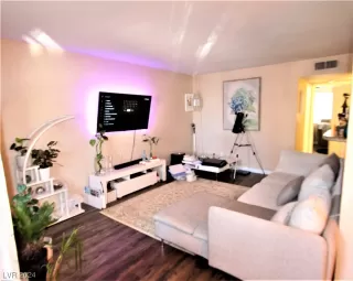 Photo #4: 2566181 Listing 