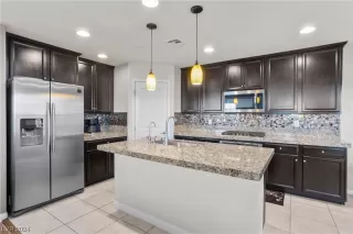 Photo #1: 2566304 Listing 