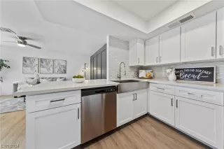 Photo #2: 2566309 Listing