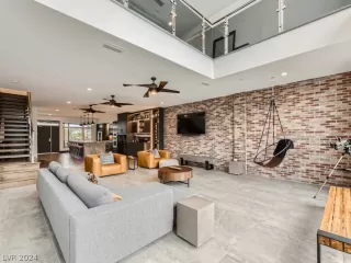 Photo #2: 2566343 Listing