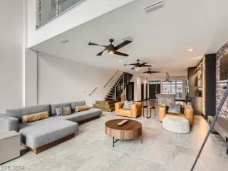 Photo #3: 2566343 Listing