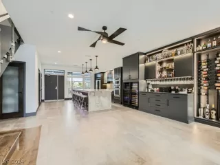 Photo #4: 2566343 Listing