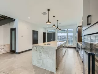 Photo #6: 2566343 Listing