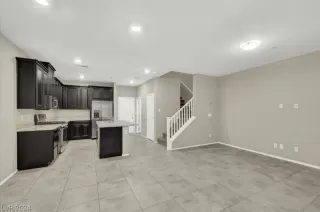 Photo #3: 2566379 Listing