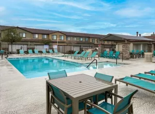 Photo #5: 2566379 Listing