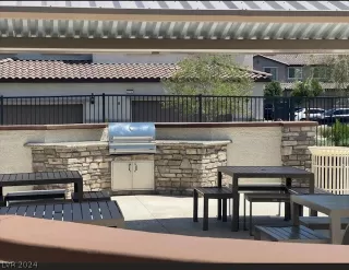 Photo #6: 2566379 Listing