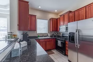 Photo #5: 2566390 Listing