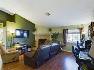 Photo #3: 2566406 Listing