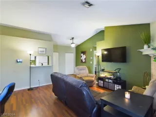 Photo #4: 2566406 Listing