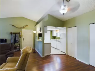 Photo #5: 2566406 Listing