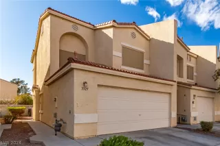 Photo #2: 2566503 Listing