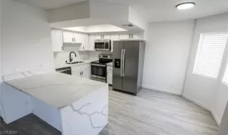 Photo #4: 2566546 Listing