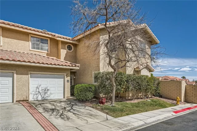 MLS: 2566551 Condo For Sale