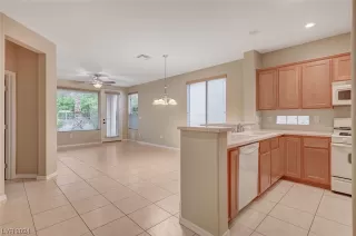 Photo #4: 2566564 Listing