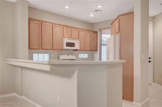 Photo #5: 2566564 Listing