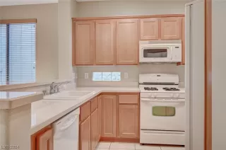 Photo #6: 2566564 Listing