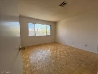 Photo #3: 2566567 Listing