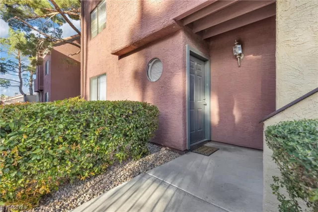 MLS: 2566572 Condo For Sale