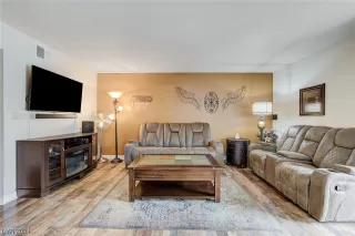 Photo #4: 2566597 Listing