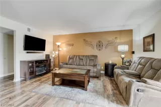 Photo #5: 2566597 Listing