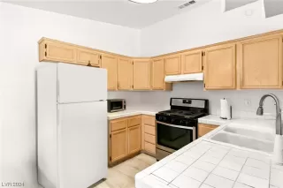 Photo #2: 2566631 Listing 