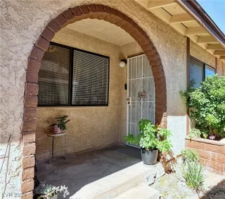 Photo #1: 2566635 Listing 