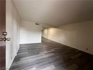 Photo #2: 2566684 Listing 